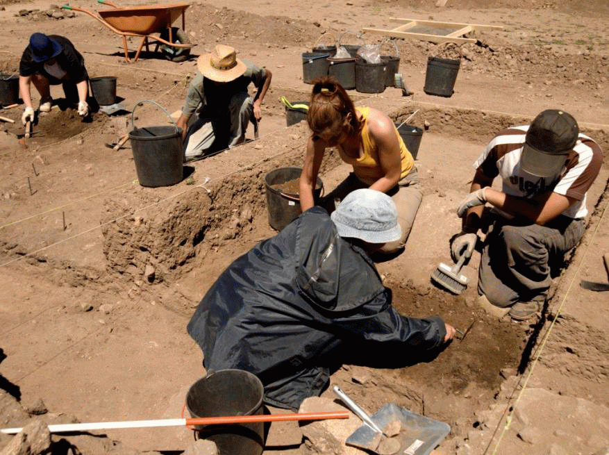 Também estão à vista construções que se pensa pertencerem ao período da ocupação romana