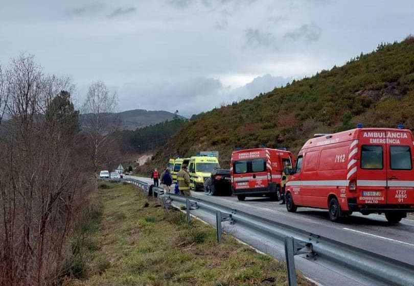 Despiste provoca três feridos na Venda Nova