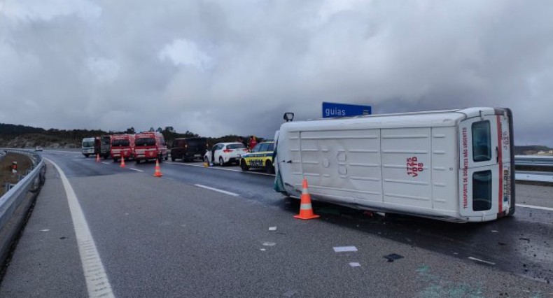 Despiste de ambulância provoca cinco feridos na A24