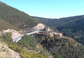 Obra continua suspensa