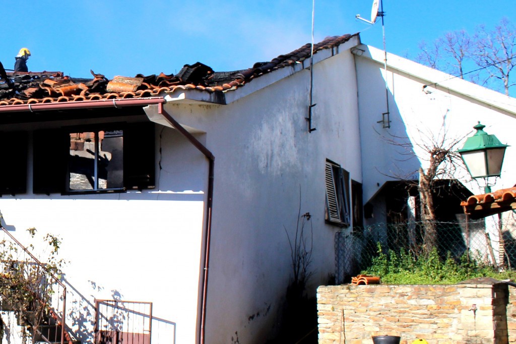 Incêndio deixa família de três pessoas desalojada em Macedo de Cavaleiros