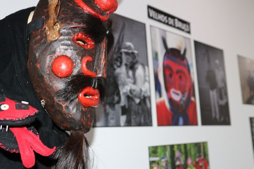 Posto de Turismo acolhe exposição de máscaras do solstício de inverno