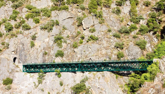 IP lança concursos para intervenção em túnel e ponte da Linha do Douro