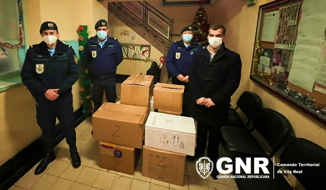 GNR de Vila Real oferece cabazes a idosos sozinhos para um "Natal mais quente"