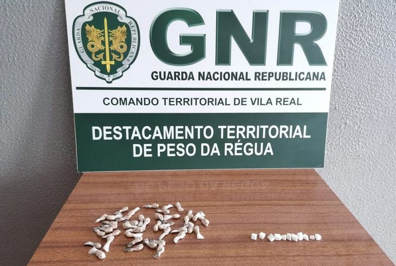 Detido por tráfico e na posse de 85 doses de droga