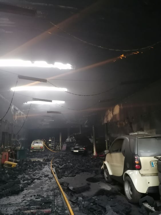 Incêndio provoca “danos avultados” em oficina automóvel em Miranda do Douro