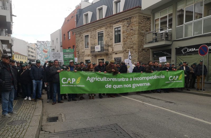 Agricultores protestam em Mirandela e perguntam quando vai haver secretário de Estado