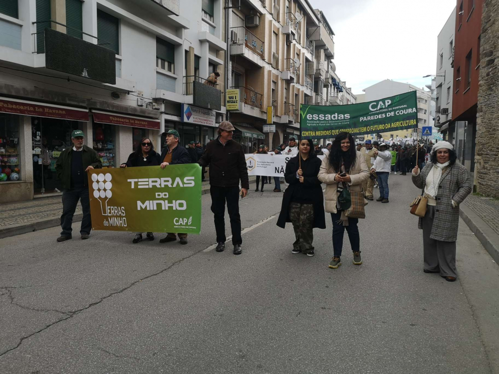 Agricultores protestam em Mirandela e perguntam quando vai haver secretário de Estado