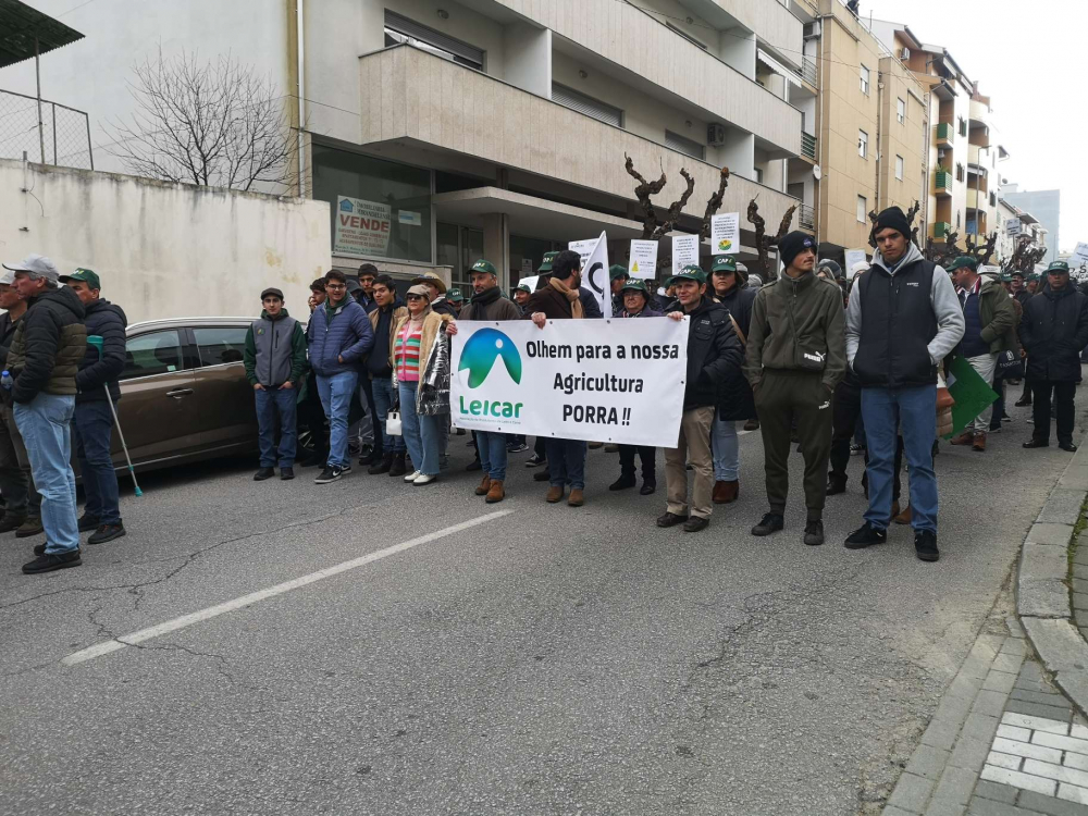 Agricultores protestam em Mirandela e perguntam quando vai haver secretário de Estado