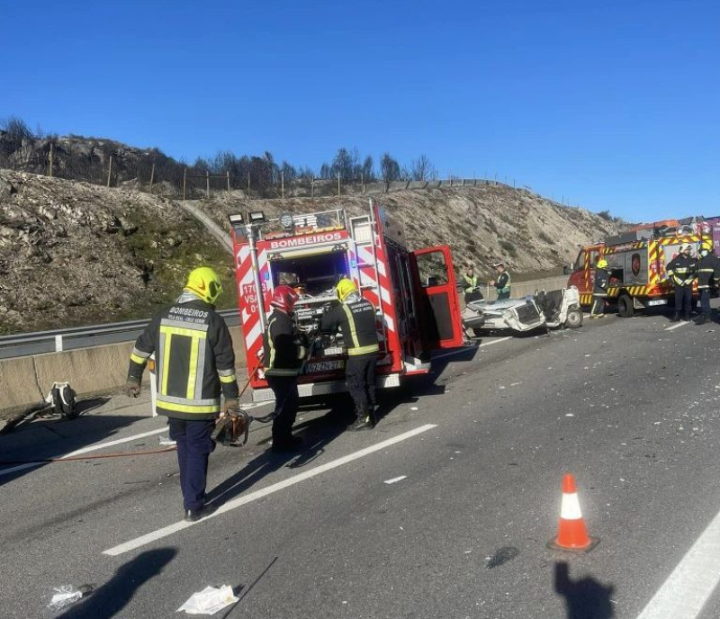 Dois feridos graves em colisão na Autoestrada 4