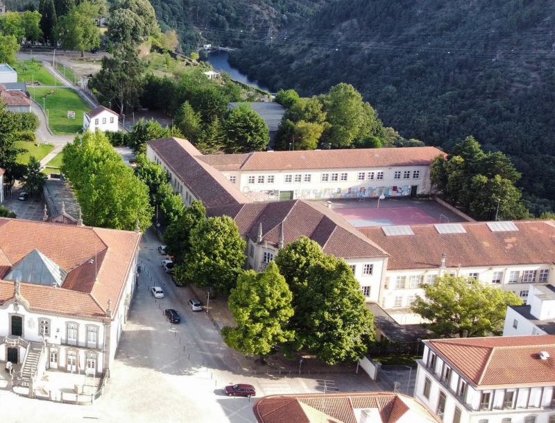 Aos 175 anos, “liceu” de Vila Real recebe como “presente” obras de 10ME