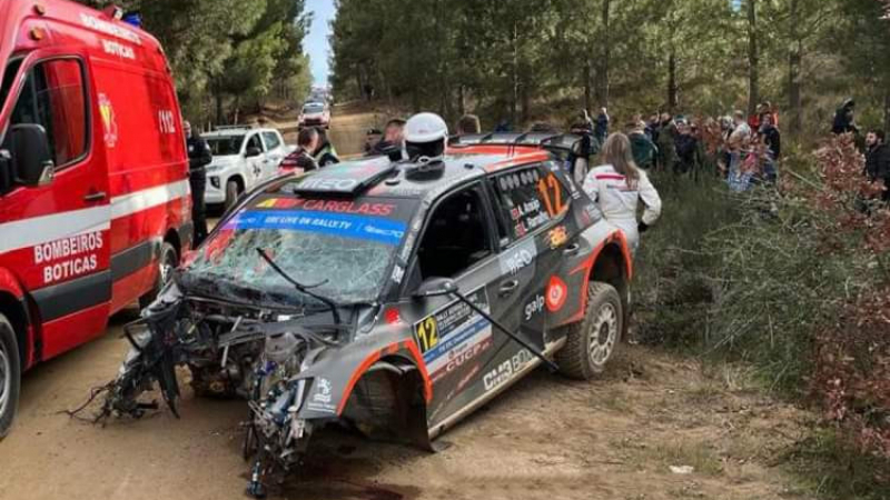 Armindo Araújo transportado ao hospital após acidente no Rali Serras de Fafe