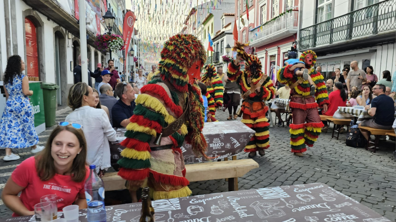 Caretos de Podence participam nas Festas SanJoaninas da ilha Terceira