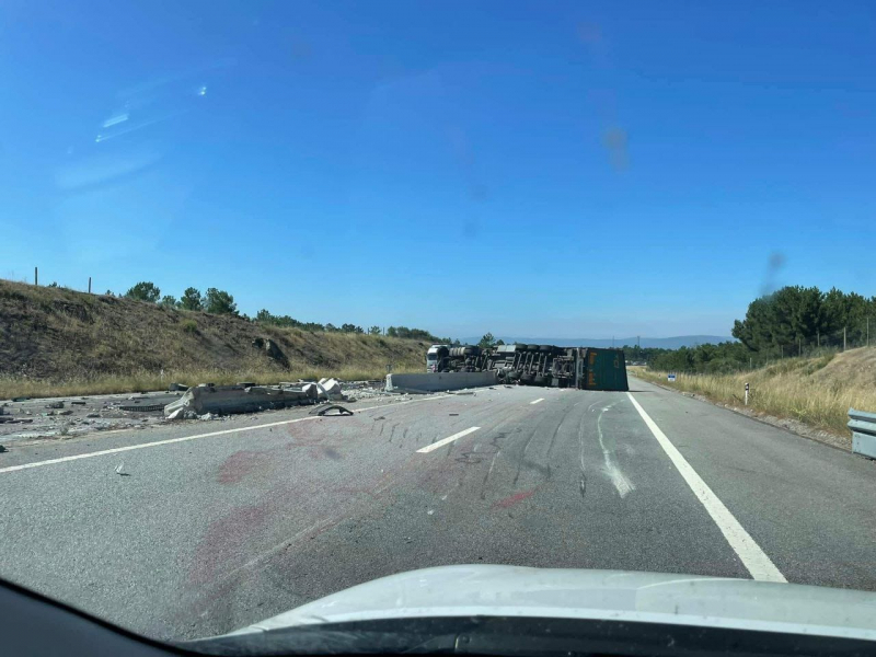 A4 cortada perto de Vila Real devido a despiste de camião