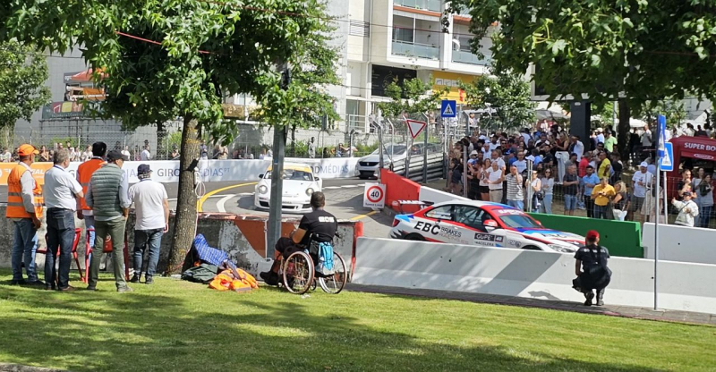 Carros a acelerar e som dos motores atrai fãs das corridas de Vila Real