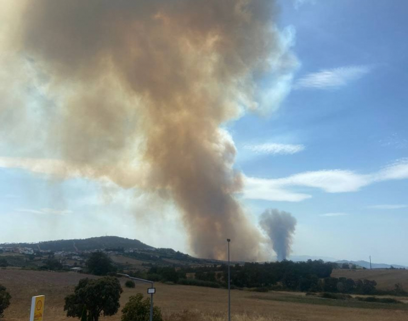 Fogo em Mogadouro mobiliza 140 bombeiros e três meios aéreos