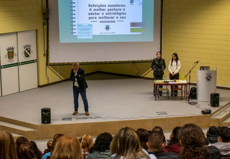 Câmara introduz uma refeição ovolactovegetariana mensal nas escolas