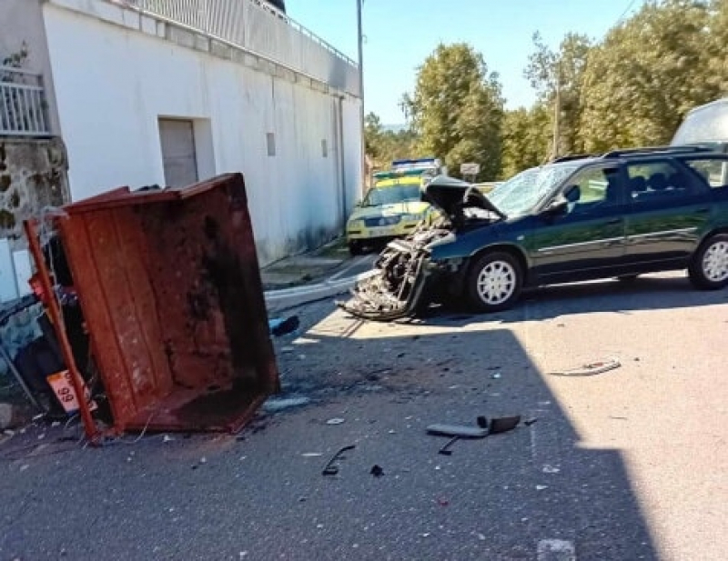 Colisão entre um carro e trator causa um morto em Alijó