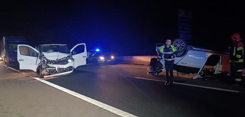 Acidente na A4, envolveu 3 veículos e provocou 10 feridos ligeiros.