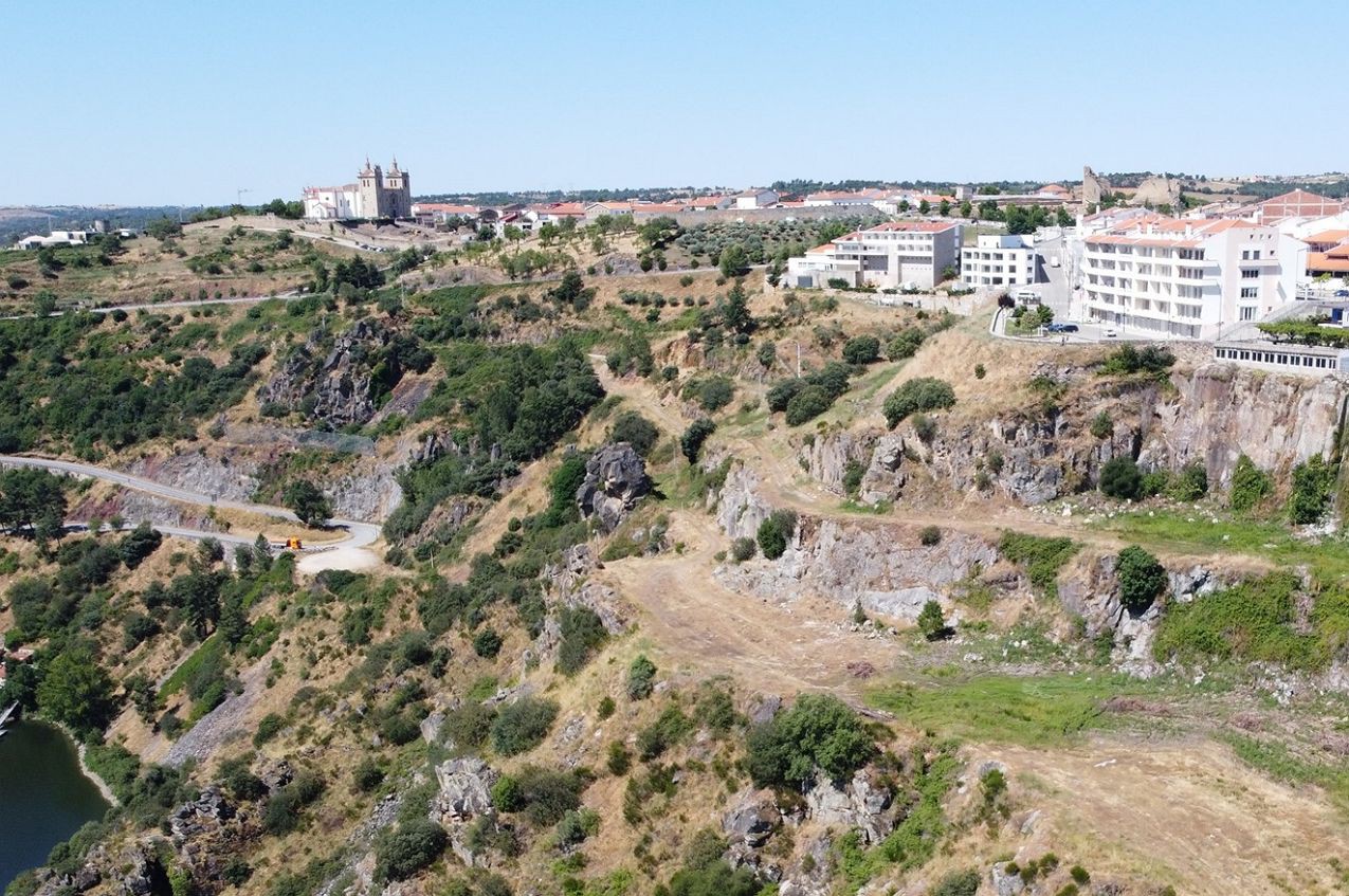 Movhera acolhe reabilitação da antiga pedreira de Miranda do Douro