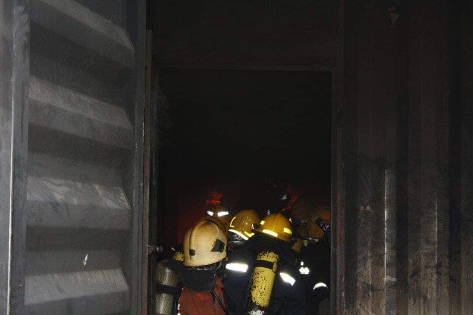 Duas pessoas assistidas devido à inalação de fumos em incêndio urbano em Alijó