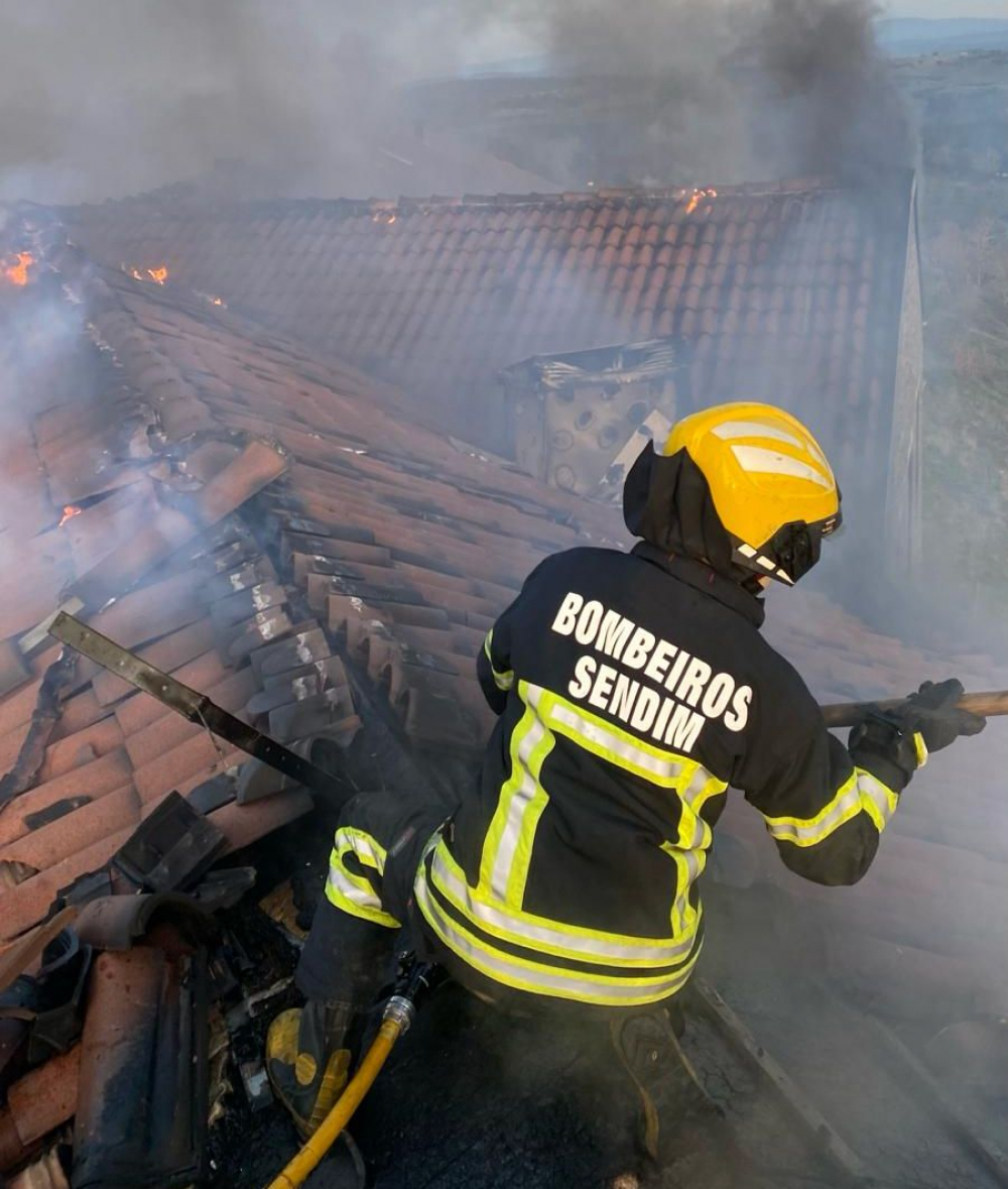 Incêndio em casa de acolhimento provoca “danos avultados”