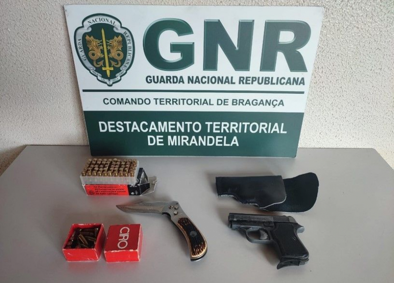Suspeito detido com uma arma em Vila Flor