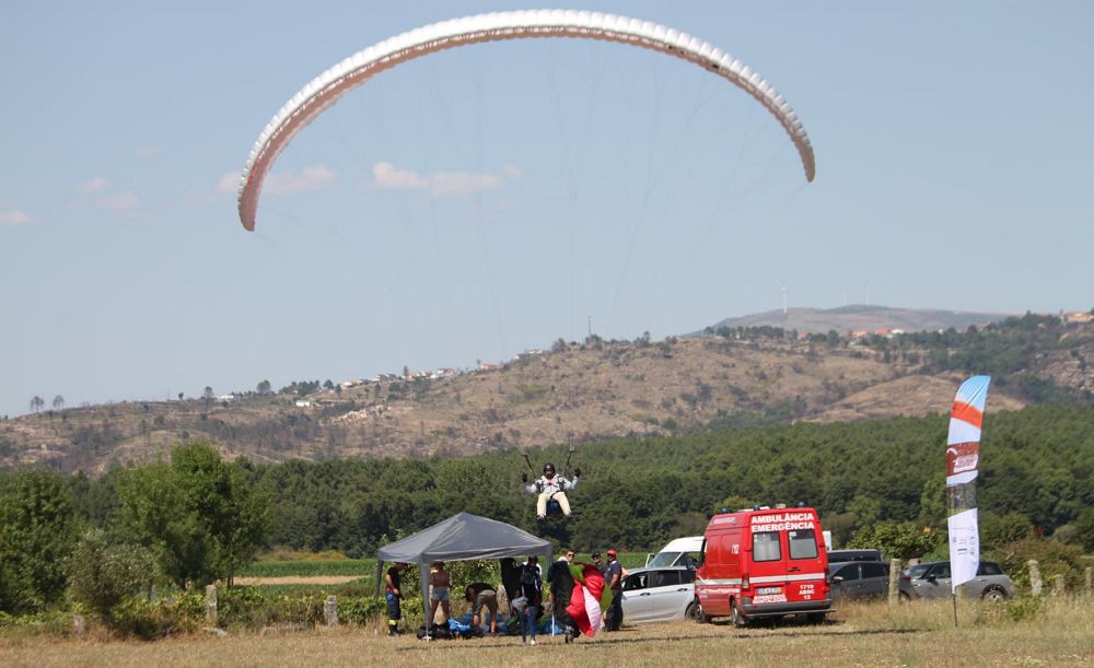 Ferido grave em queda de parapente em Montalegre