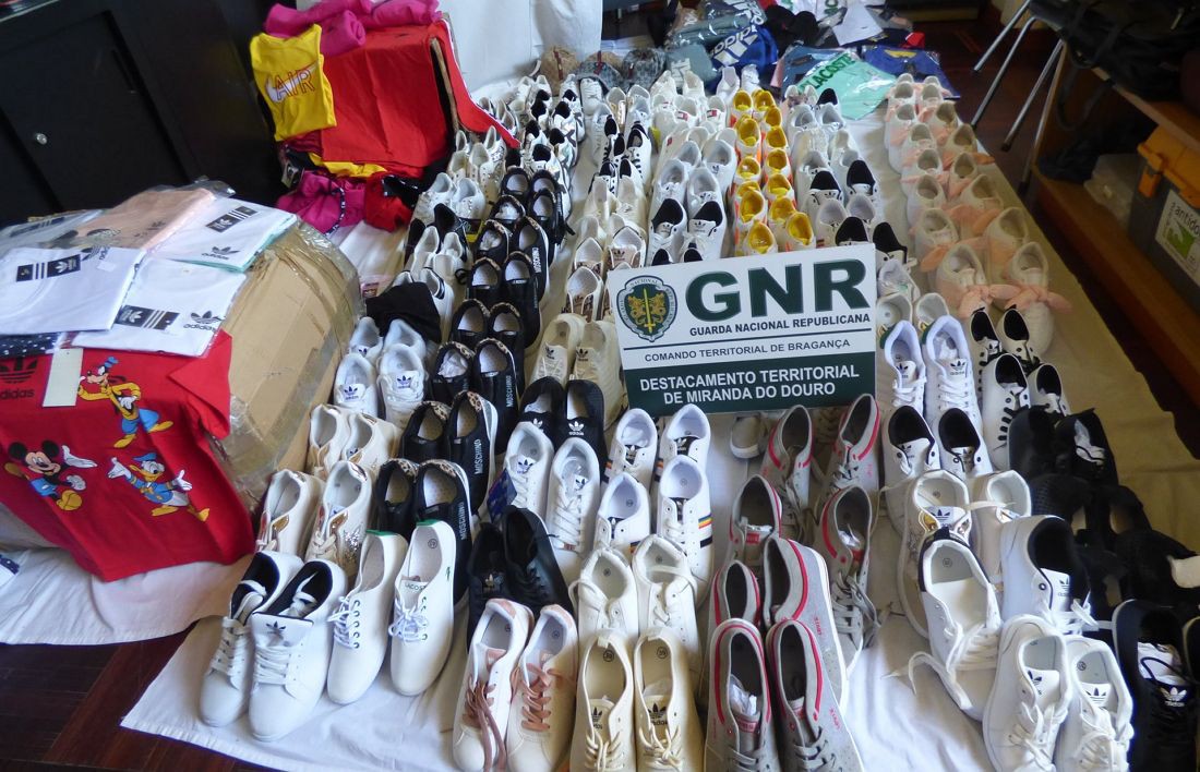 GNR apreendeu mais de 300 artigos contrafeitos na feira quinzenal