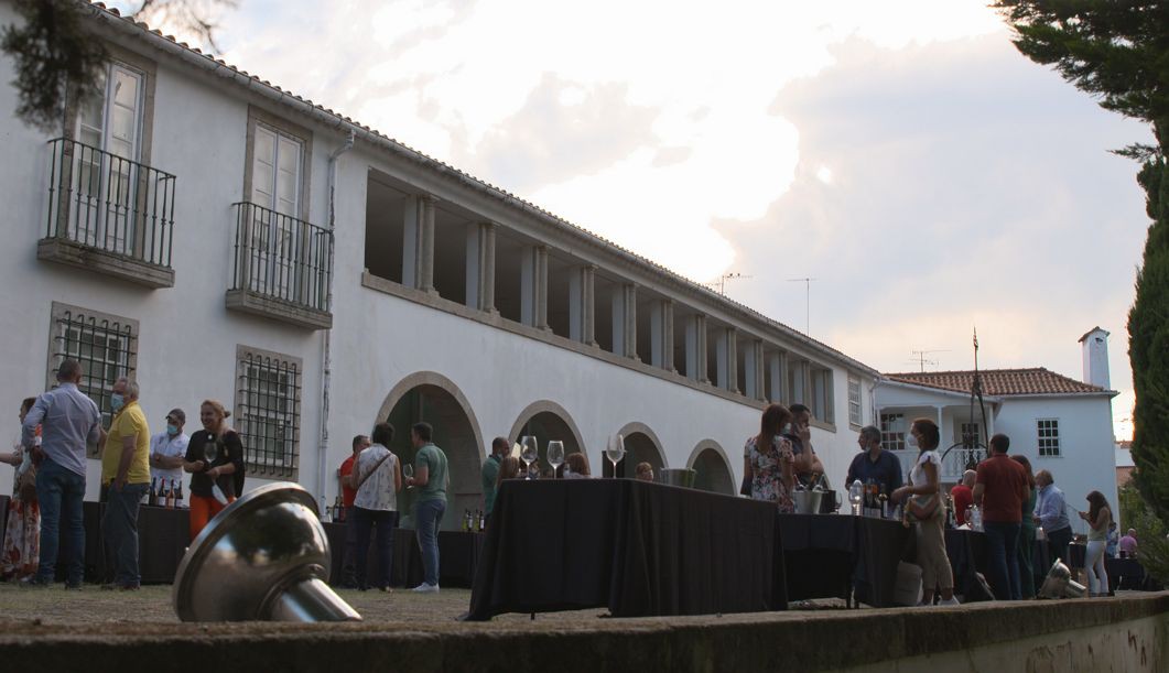 Associação de comerciantes de Bragança promove vinhos de Trás-os-Montes junto dos associados