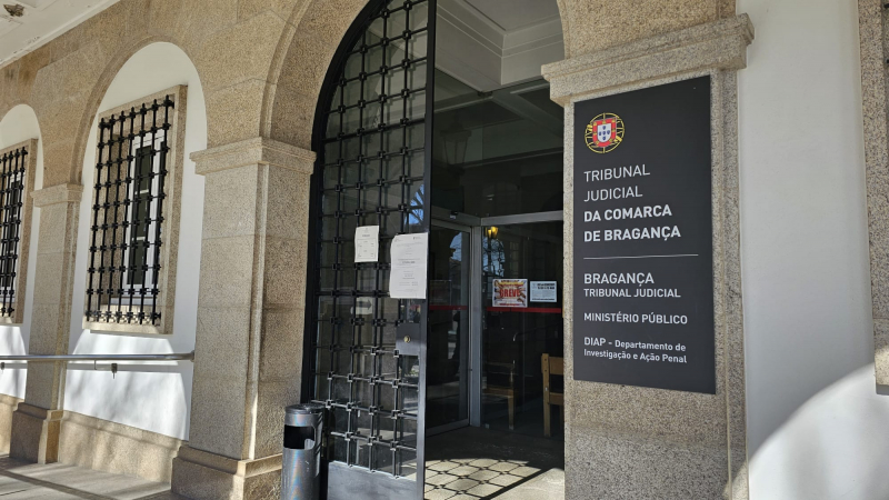 Condenado a 16 anos de prisão por tentar matar bebé e companheira em Mirandela