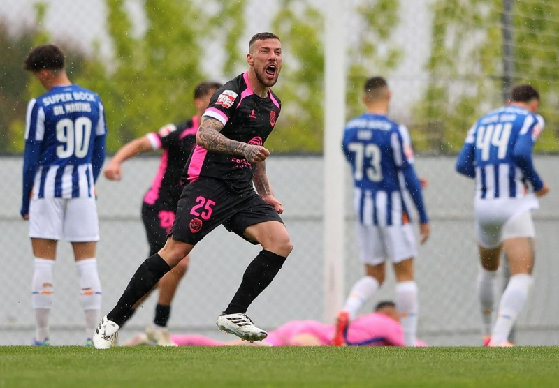 Chaves derrota FC Porto B com 'bis' de Tiago Reis e está na luta pela promoção