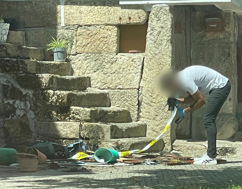 Casa incendiada por fogo posto em Valpaços