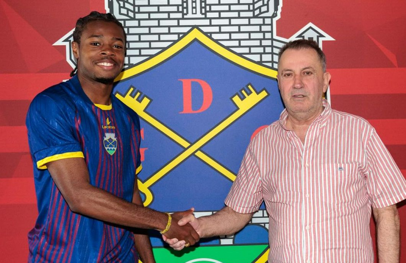 Avançado neerlandês Robyn Esajas reforça o Desportivo de Chaves