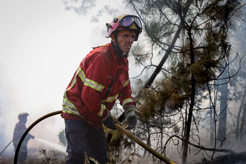 Veículo dos bombeiros ardeu no combate ao fogo em Vila Real