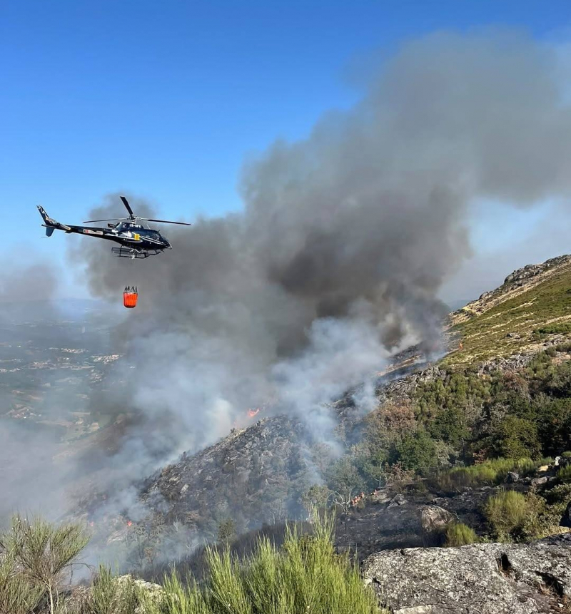 Reforçados meios para fogo na serra do Alvão em Ribeira de Pena