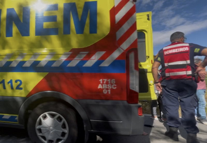 Colisão frontal provoca dois feridos ligeiros