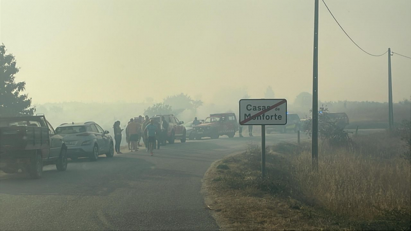 Vento dificulta combate a fogo em Chaves que mobiliza 13 meios aéreos
