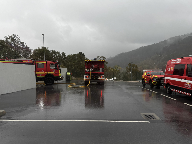 Incêndio destrói camião de mercadorias em Vila Pouca de Aguiar