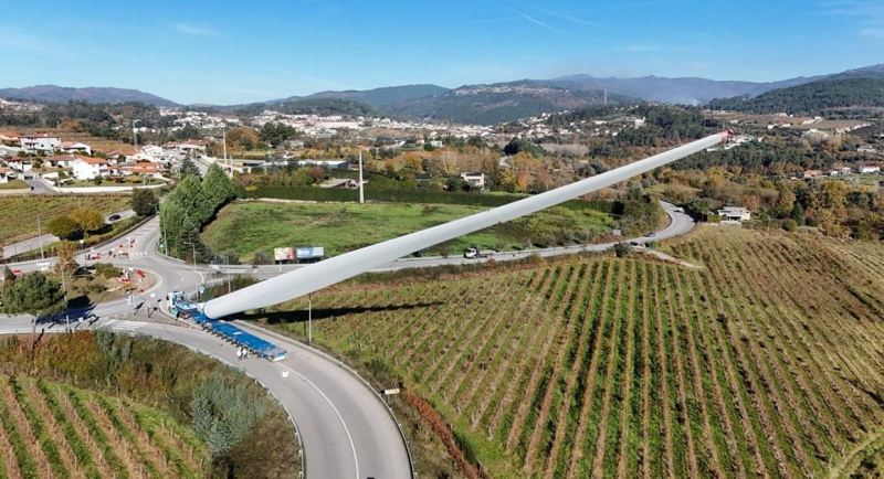 "Blade lifter", o sistema inovador que transporta pás eólicas de 85 metros