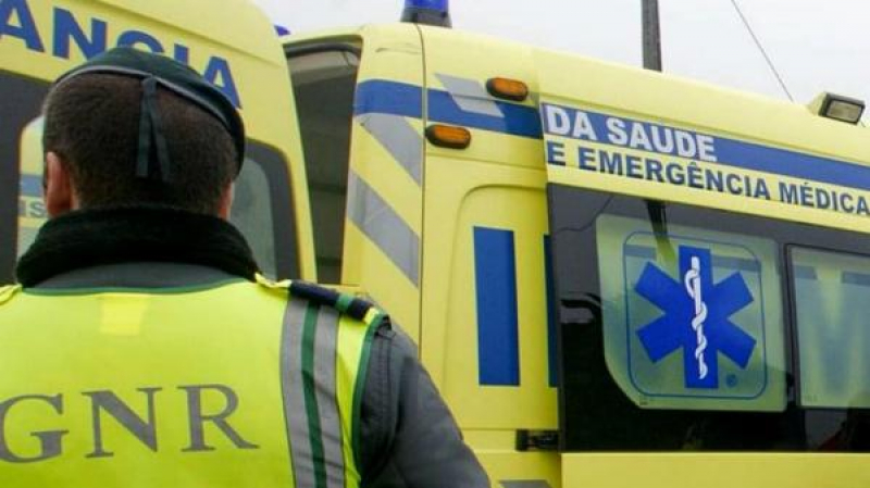 Homem ferido com gravidade após despiste de trator agrícola