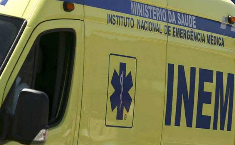 Homem de 74 anos ferido com gravidade após acidente com trator em Mogadouro
