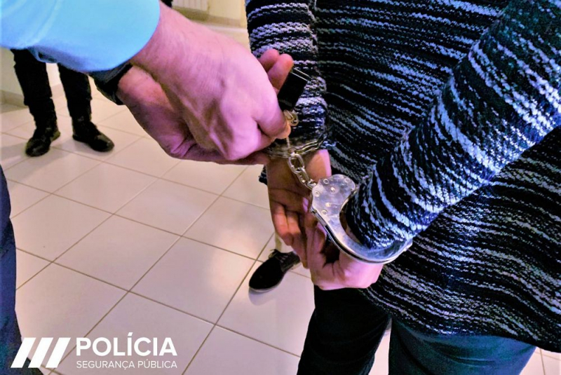 Dois detidos em Vila Real por agressões à mãe e companheira