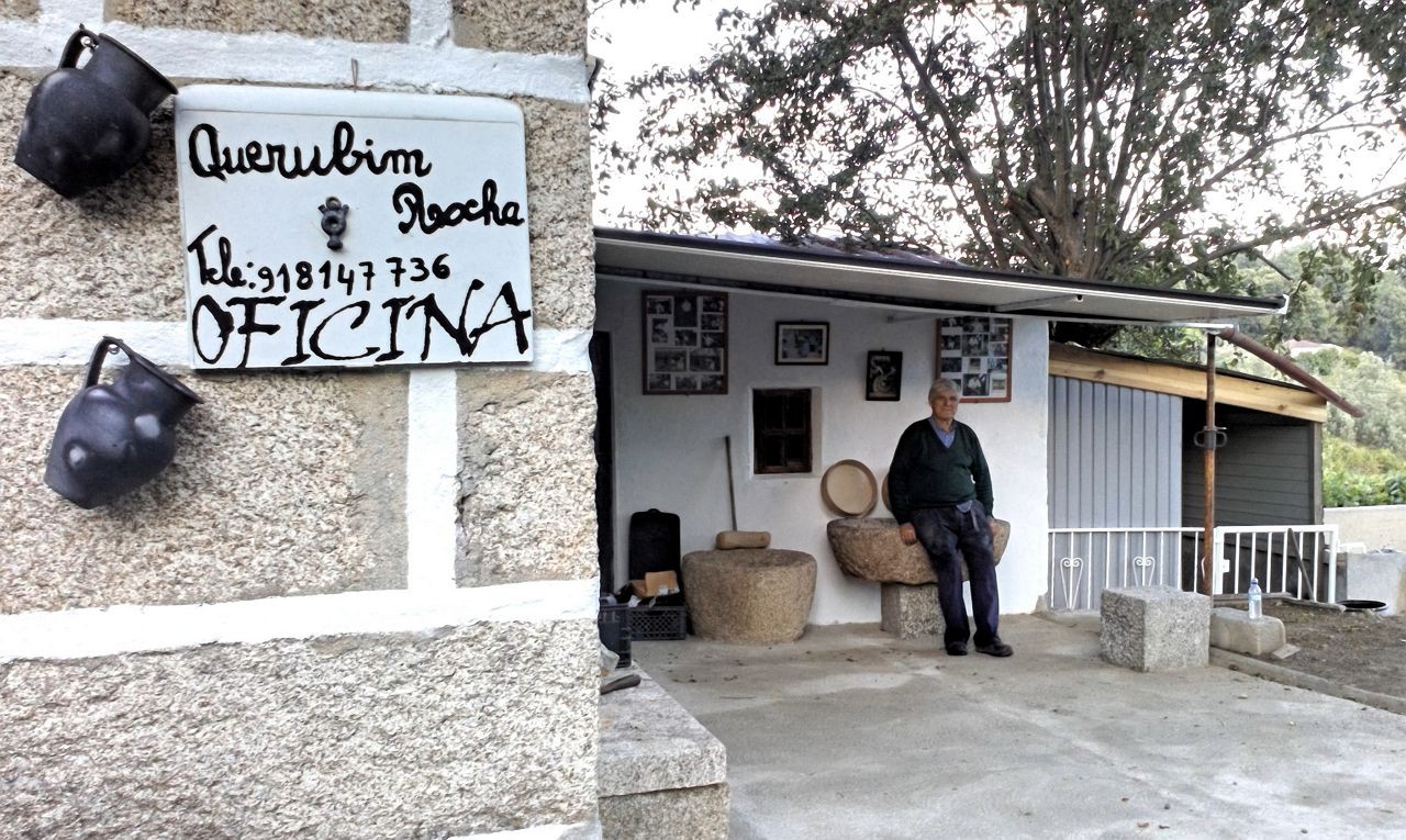 Oleiro a trabalhar ao vivo e atelier para crianças marcam o S. Pedro em Vila Real