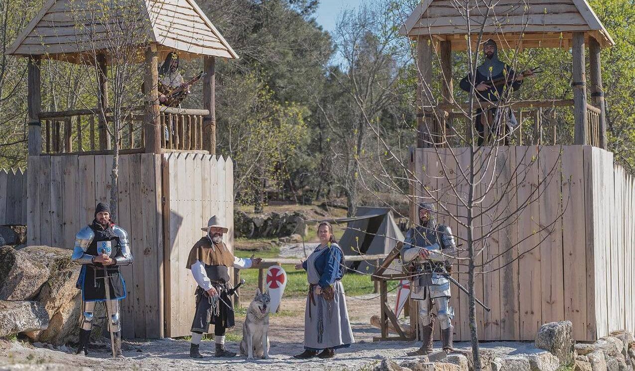 Casal criou aldeia medieval em Valpaços após ficar sem feiras e trabalho