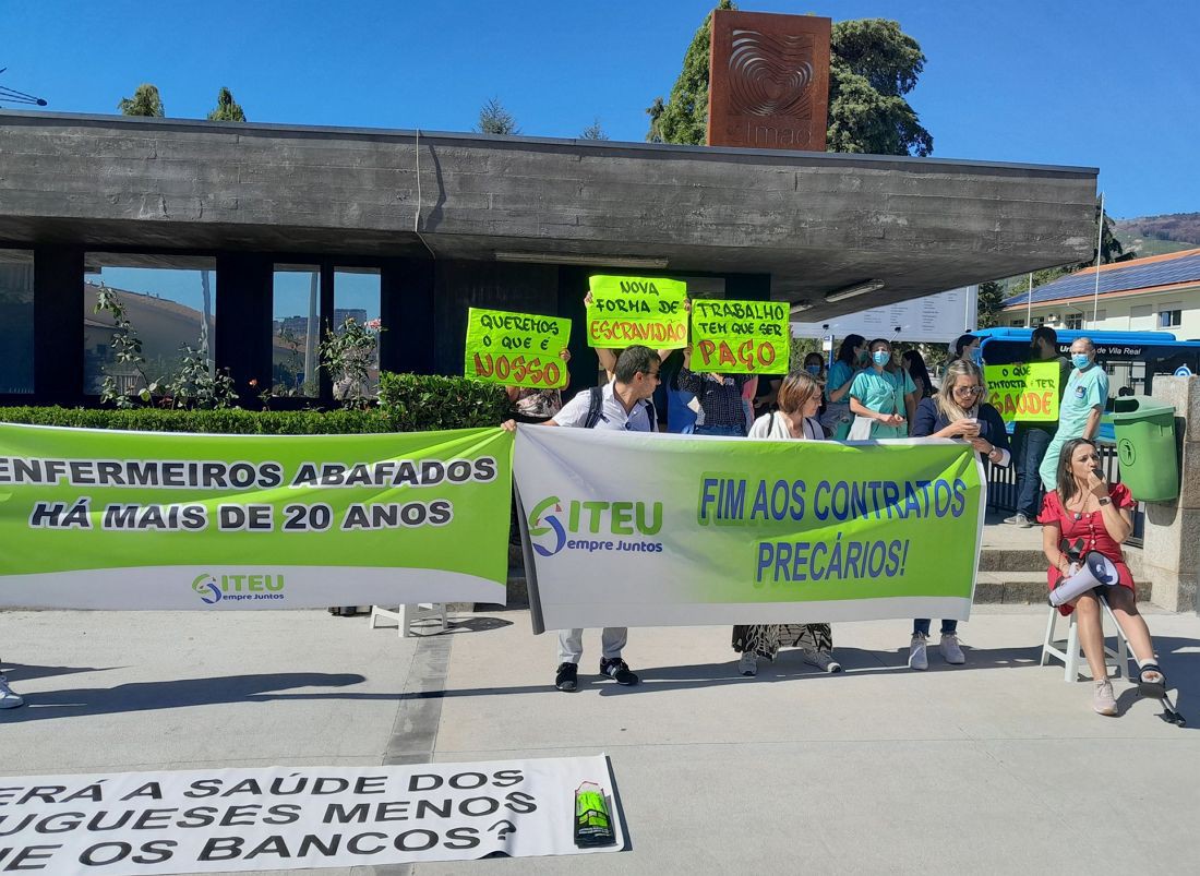 Enfermeiros protestam em Vila Real por pagamento "justo" de horas extraordinárias