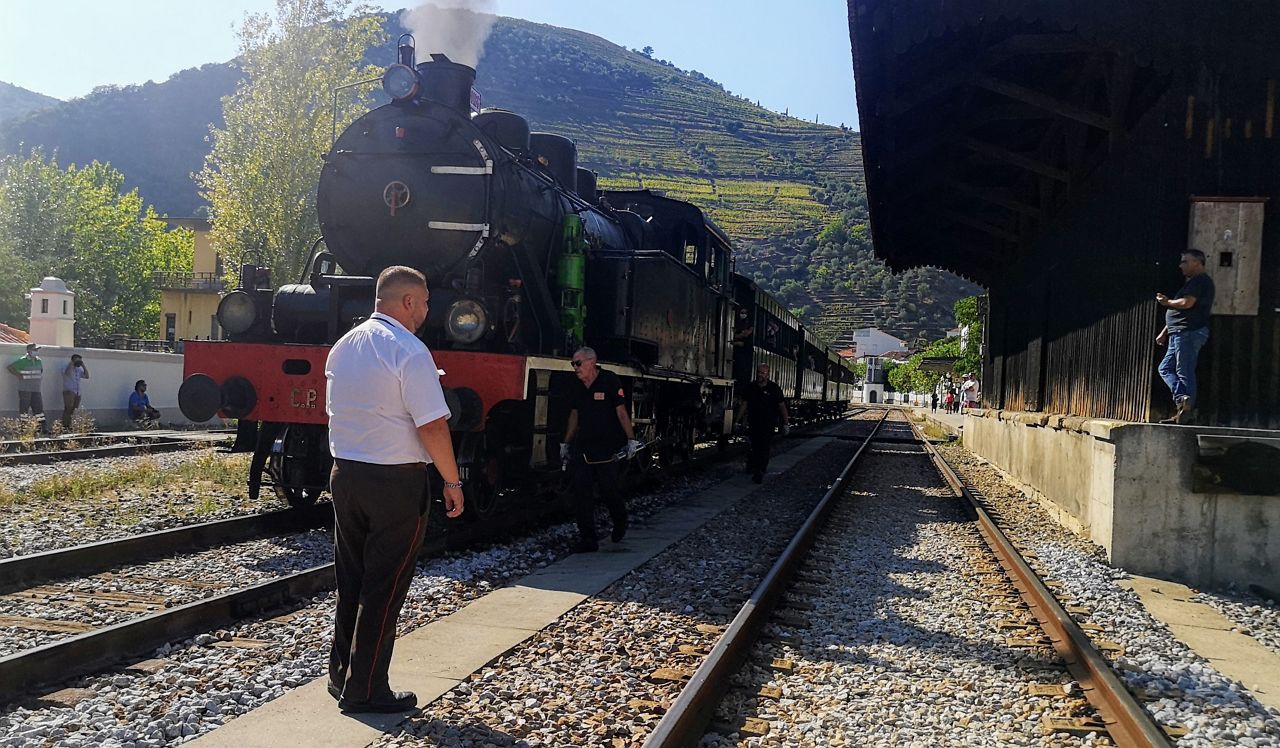 CP reforça ligações à vila do Pinhão