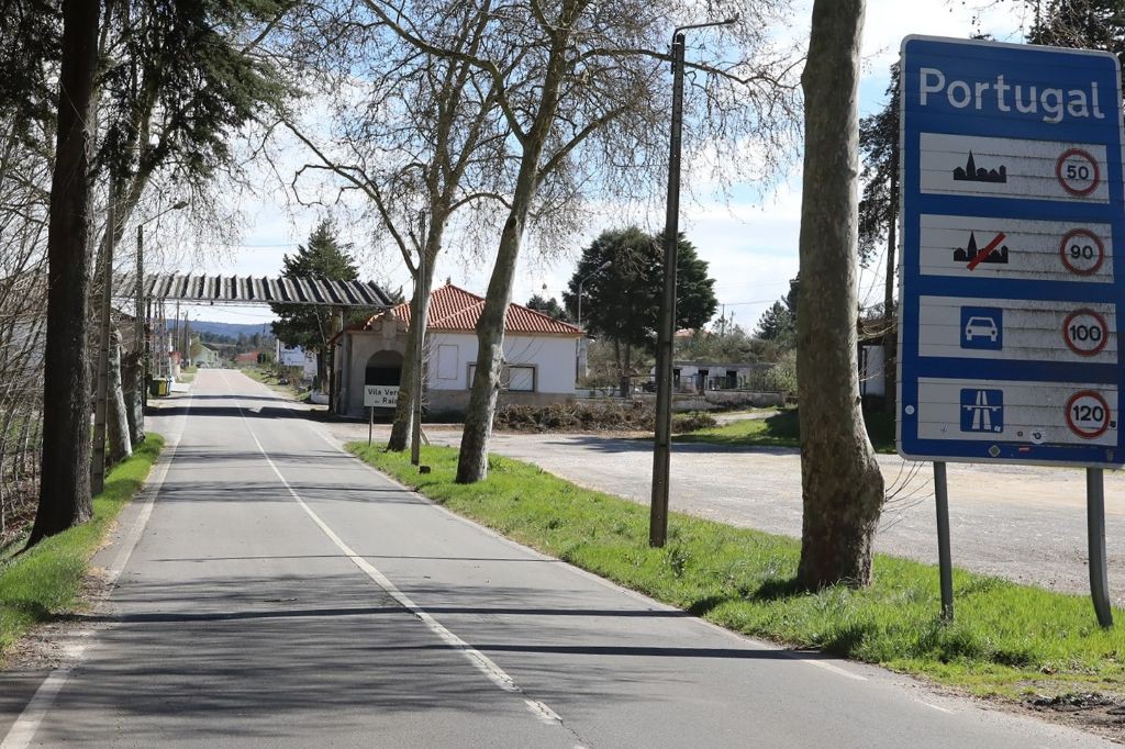 Homem com mandado de detenção fugiu após controlo na fronteira de Chaves