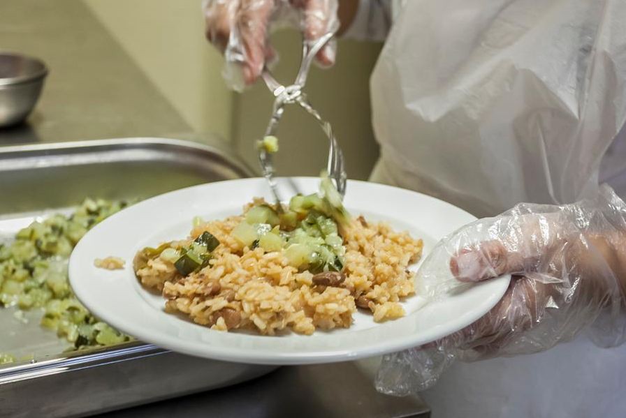 Câmara de Chaves confeciona e distribui 130 refeições diárias a alunos