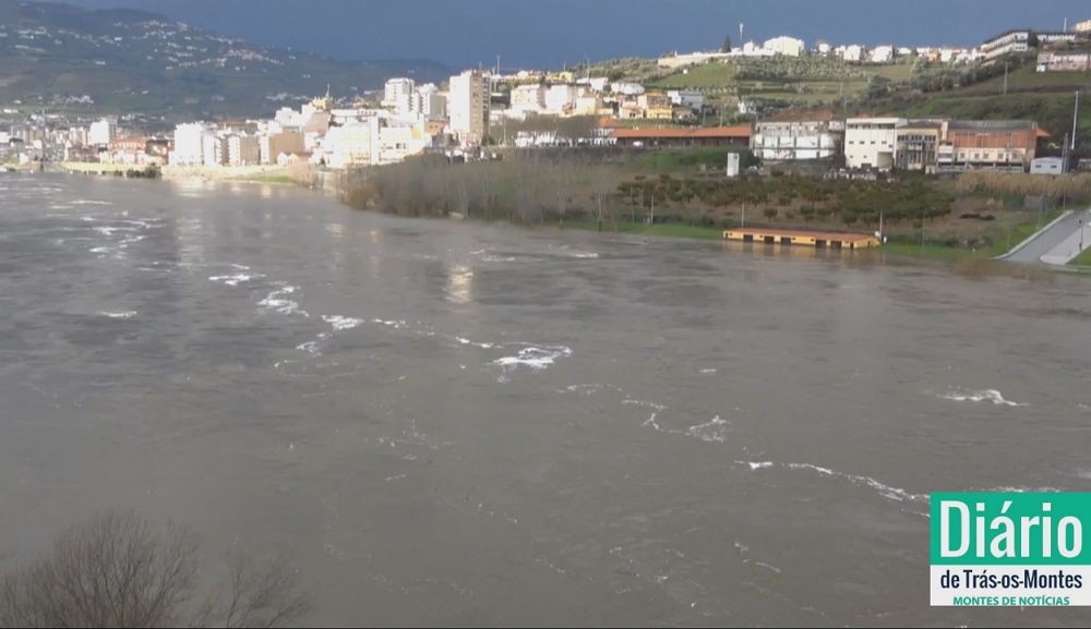 Rio Douro estabilizou na Régua mas o caudal é acompanhado em permanência